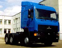 Полная масса автопоезда с седельным тягачом МАЗ-643021, оборудованным 460-сильным дизелем MAN, может достигать 65 т
